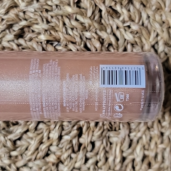 REVOLUTION LOVE ISLAND LIQUID LAVA. - Picture 4 of 4